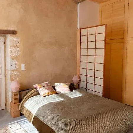 Beautiful Chartreuse With Swimming Pool *