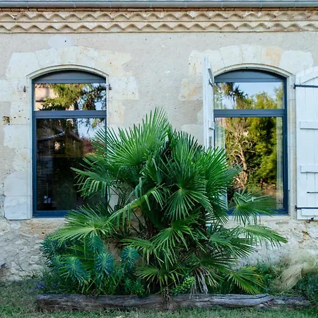 Beautiful Chartreuse With Swimming Pool *