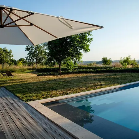 Beautiful Chartreuse With Swimming Pool Jegun